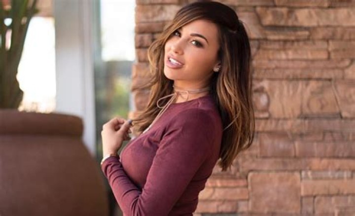 Ana Cheri Height