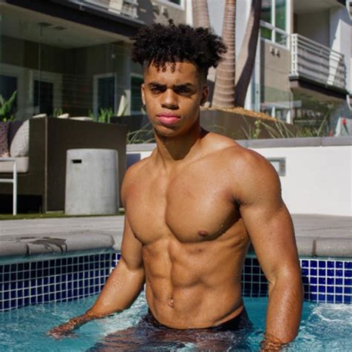 Deven Hubbard – Celebsgraphy
