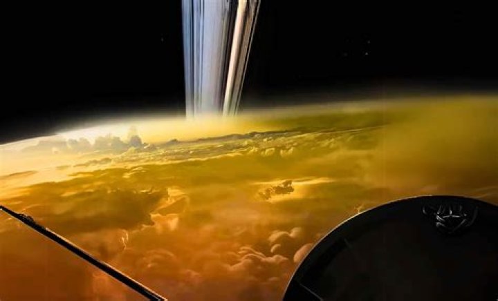 How tall is John Cassini