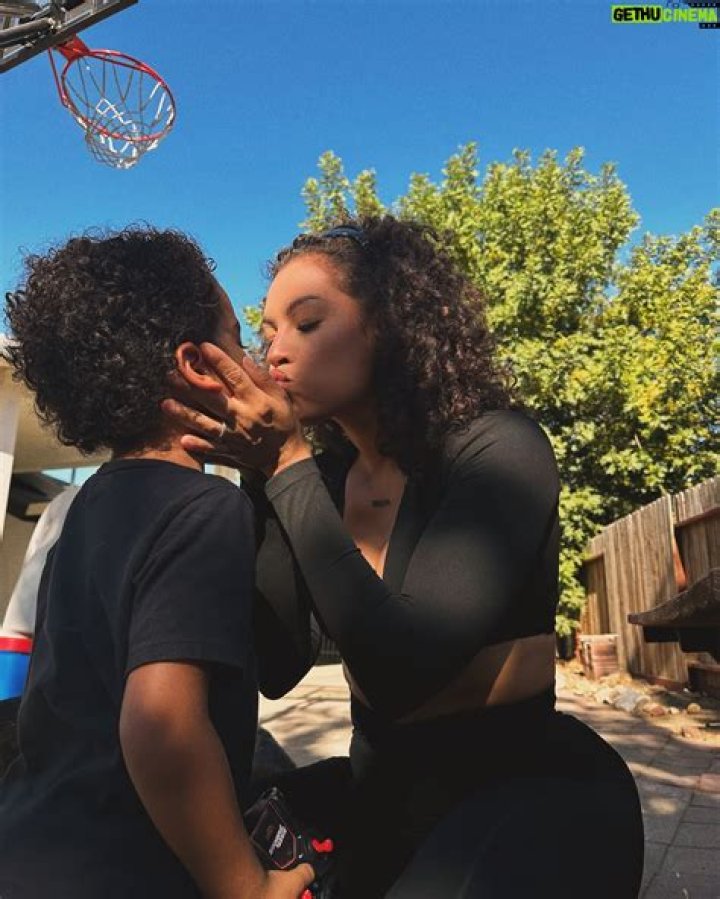 Zashia Santiago – Celebsgraphy